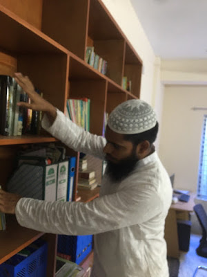Mufti Abdullah Al Hadi speaking on child education and parenting in Dhaka, Bangladesh