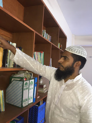 Mufti Abdullah Al Hadi speaking on child education and parenting in Dhaka, Bangladesh