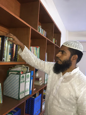 Mufti Abdullah Al Hadi speaking on child education and parenting in Dhaka, Bangladesh