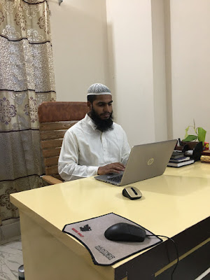 Mufti Abdullah Al Hadi speaking on child education and parenting in Dhaka, Bangladesh