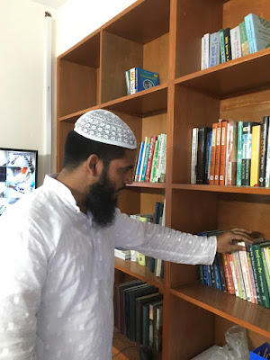Mufti Abdullah Al Hadi speaking on child education and parenting in Dhaka, Bangladesh