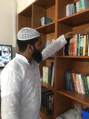 Mufti Abdullah Al Hadi speaking on child education and parenting in Dhaka, Bangladesh