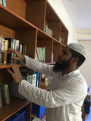 Mufti Abdullah Al Hadi speaking on child education and parenting in Dhaka, Bangladesh