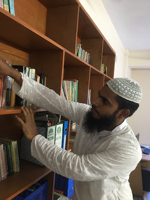 Mufti Abdullah Al Hadi speaking on child education and parenting in Dhaka, Bangladesh